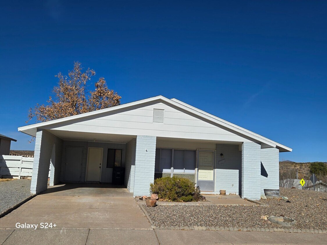 Primary Photo - 402 Cuprite St