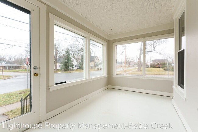 Building Photo - 3 br, 1.5 bath House - 401 E Green St