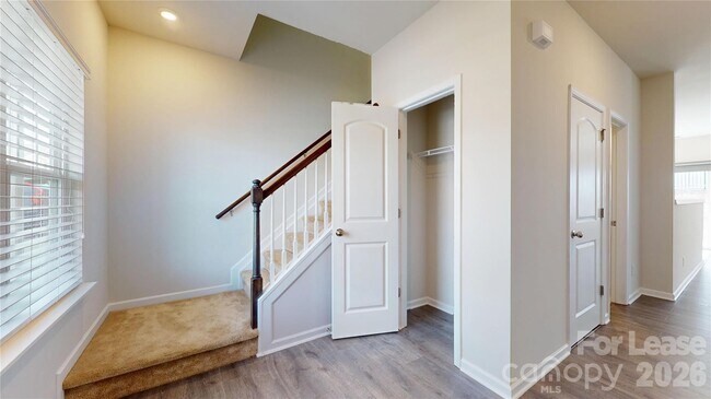 Foto del edificio - 6430 Revolutionary Trail