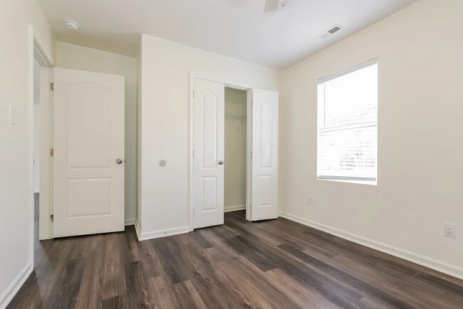 Building Photo - 297 Maynard S Dr