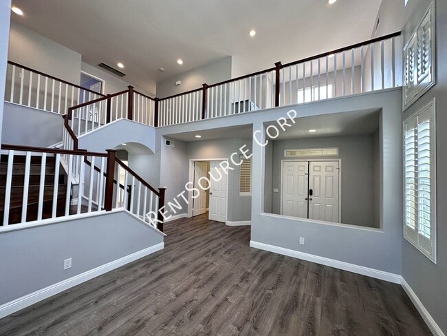 Building Photo - 4 bed+ Loft and Office, 3 bath Pool Home f...