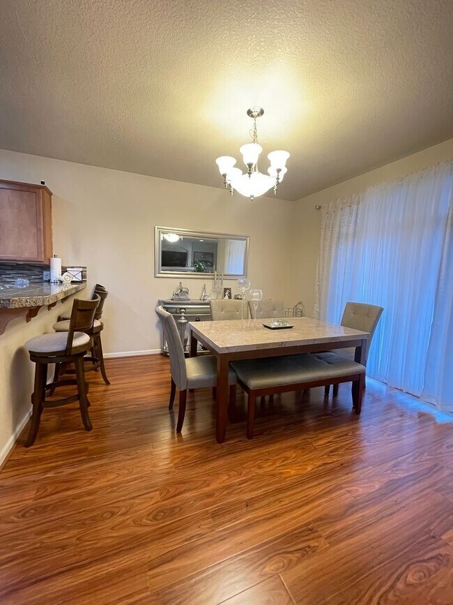 Building Photo - 3 br, 2.5 bath House - 3353 SE Birdhouse Way