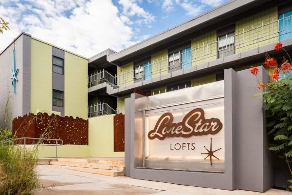 Foto del edificio - 2408 Leon St