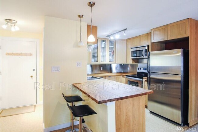 Foto del edificio - 3825 NE 155th Pl
