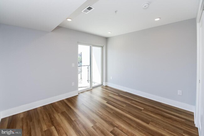 Foto del edificio - 3965 Lancaster Ave