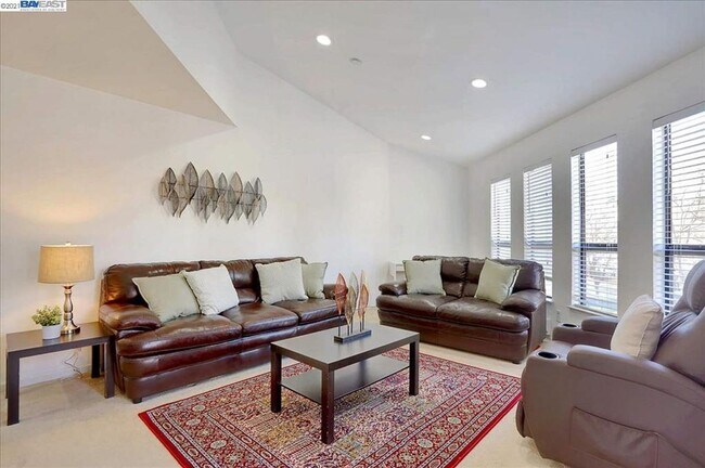 Photo - $2,890- GORGEOUS 2 BEDROOM CONDO IN CENTRA...