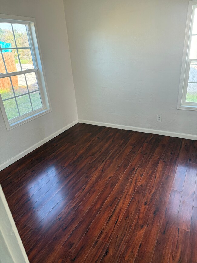 Foto del edificio - 411 Grand Ave