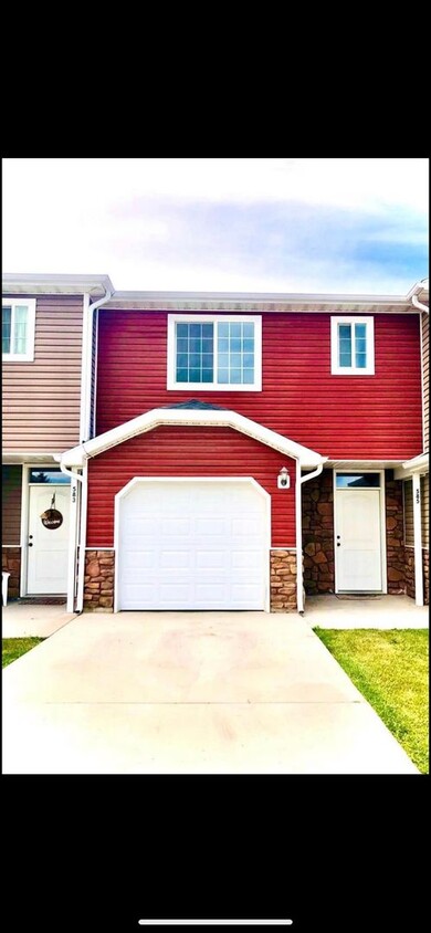 Primary Photo - 3 Bed 2.5 Bath Townhome in Vernal!!