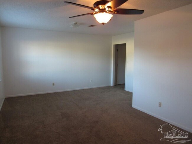 Building Photo - 6303 Green Acres Dr