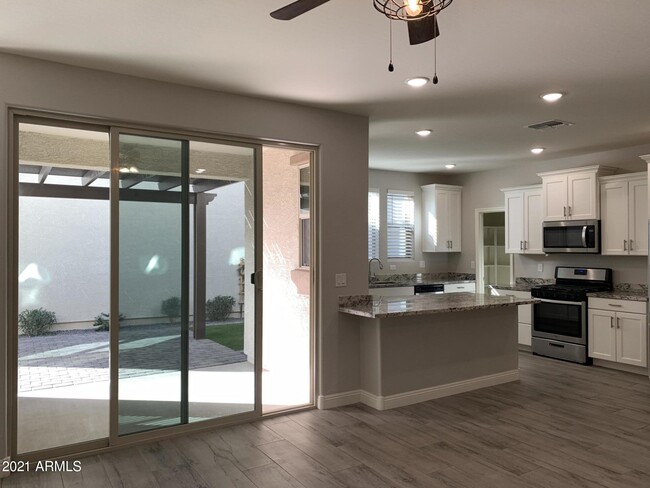 Building Photo - 9817 E Specter Dr