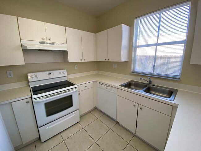 Building Photo - 27563 SW 137th Ct
