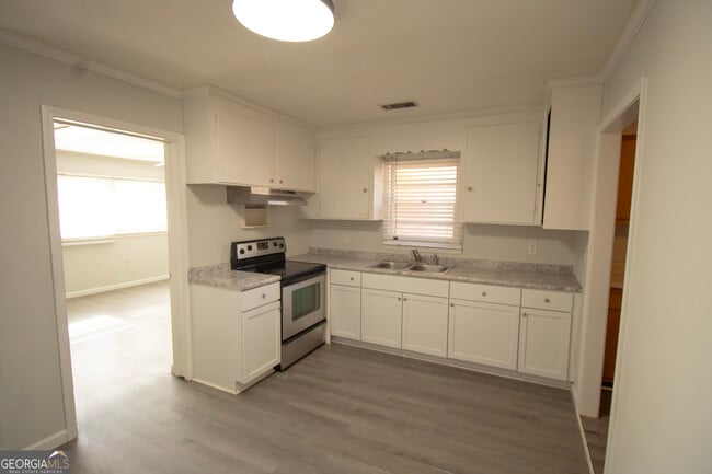 Building Photo - 517 E Main St