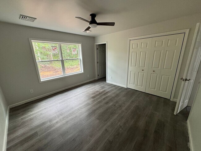 Foto del edificio - 302 S Poplar Ave