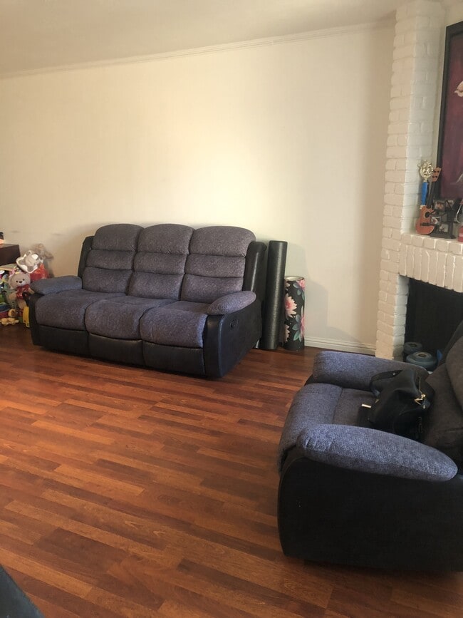 Building Photo - 243 Espanas Glen