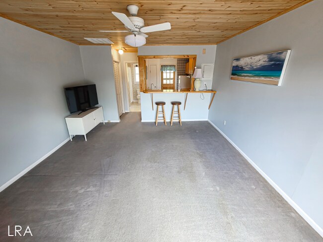 Building Photo - 214 Sand Piper Dr
