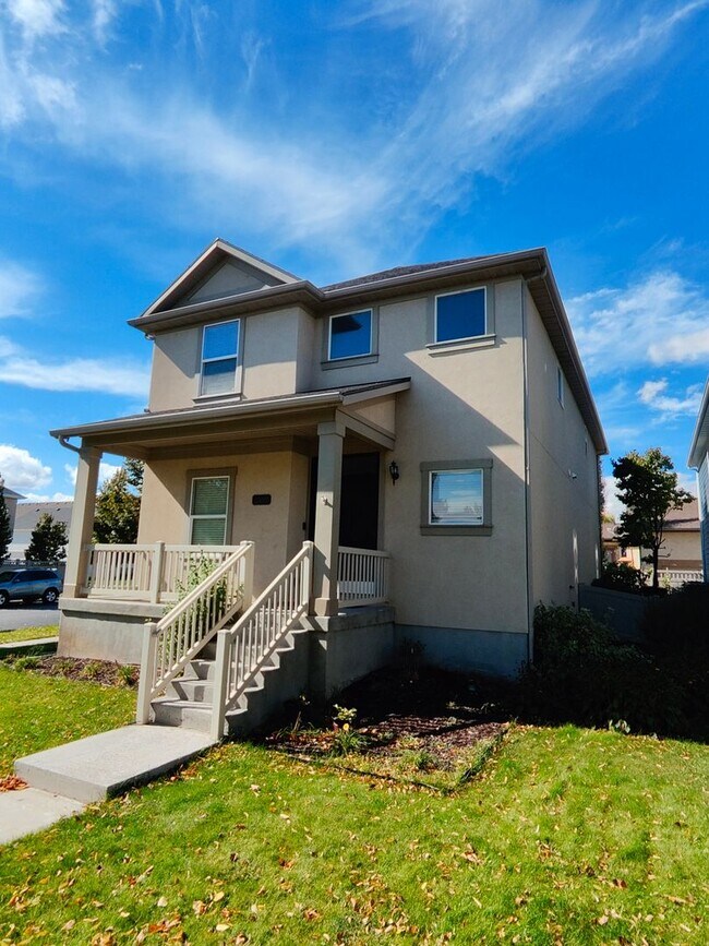 Building Photo - Spacious 5 bed, 4 bath home!