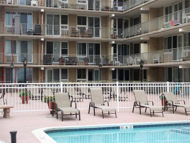 Foto del edificio - 650 Shore Rd