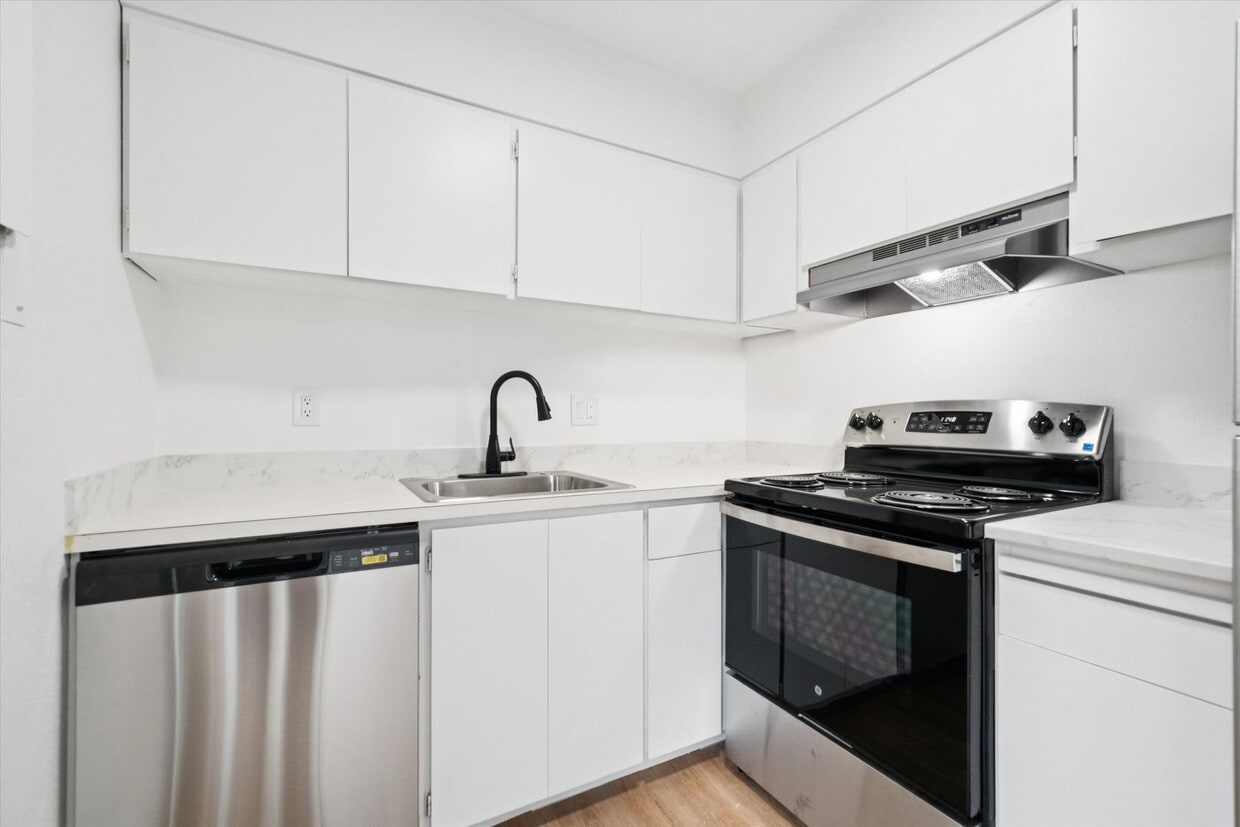 5143-5145 SE Knight - 5143-5145 SE Knight