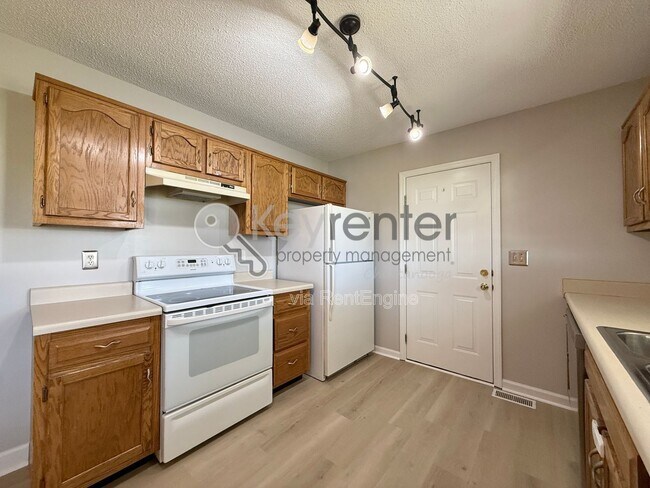 Foto del edificio - 103 Cedar Tree Ln