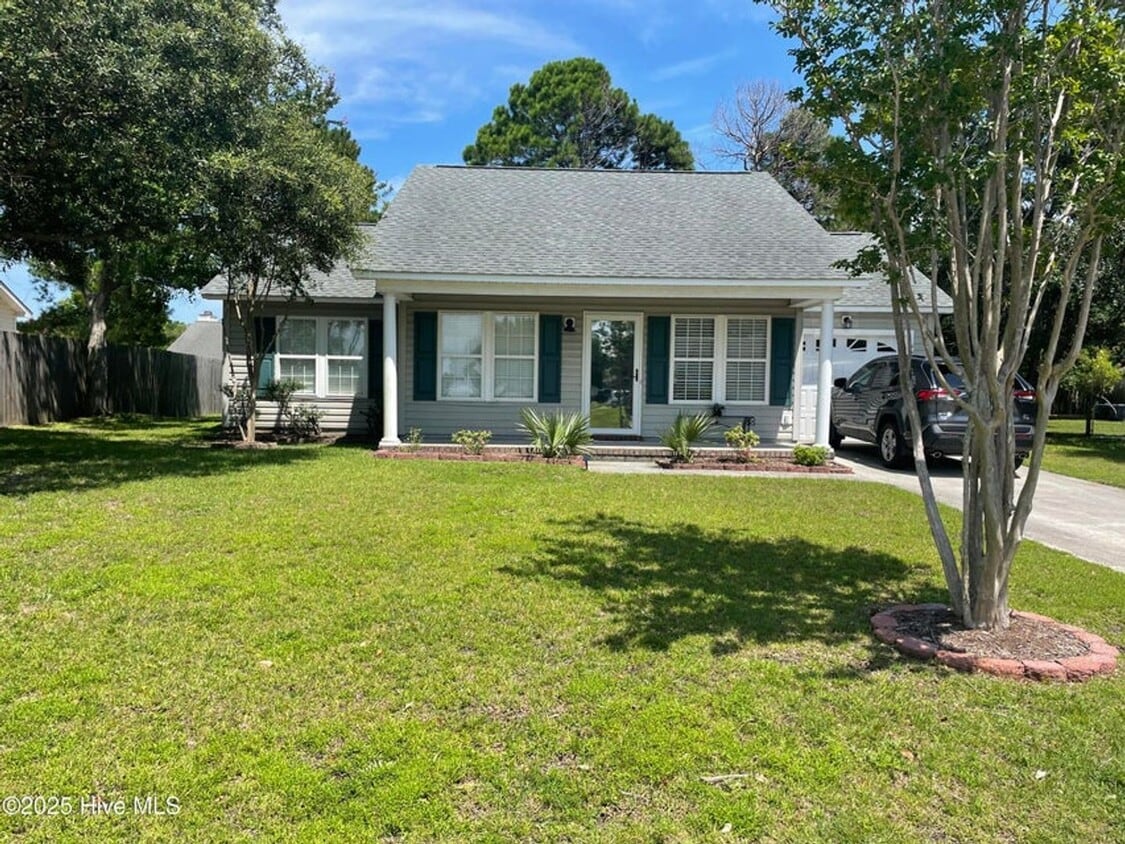 Primary Photo - Charming 2 Bedroom Home