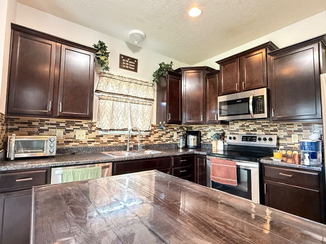 Building Photo - 899 Briarstone Dr