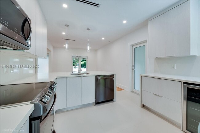 Foto del edificio - 1449 Cecilia Ave