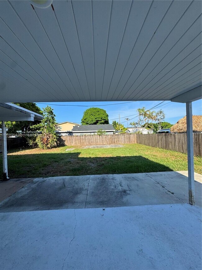 Foto del edificio - 6828 SW 5th St