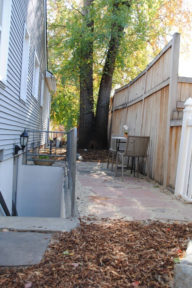 Great place to enjoy the day - 2411 W Pleasanton Ave