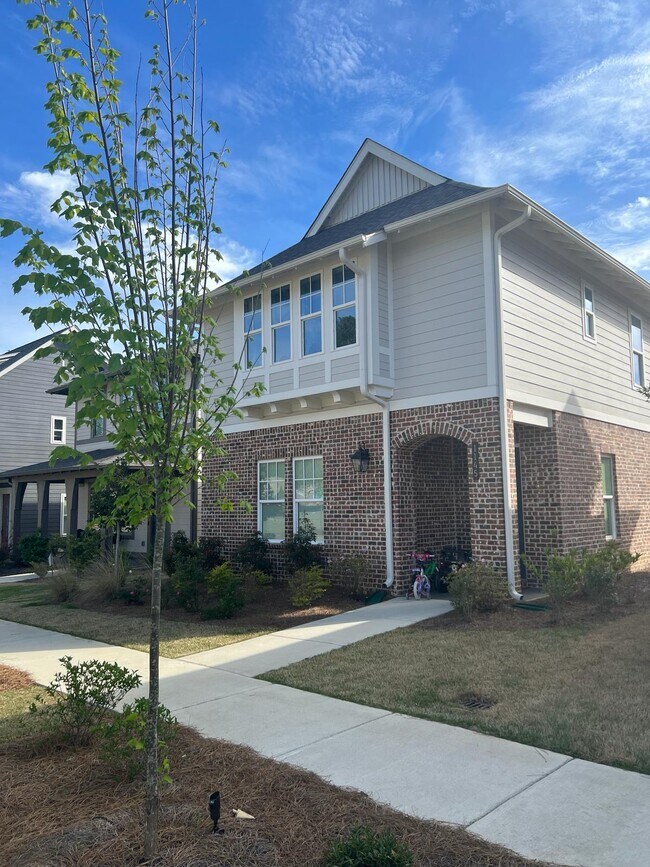 Building Photo - 1145 Skylar Ter