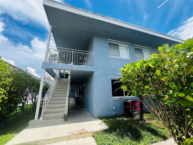 Building Photo - 2033 Calais Dr
