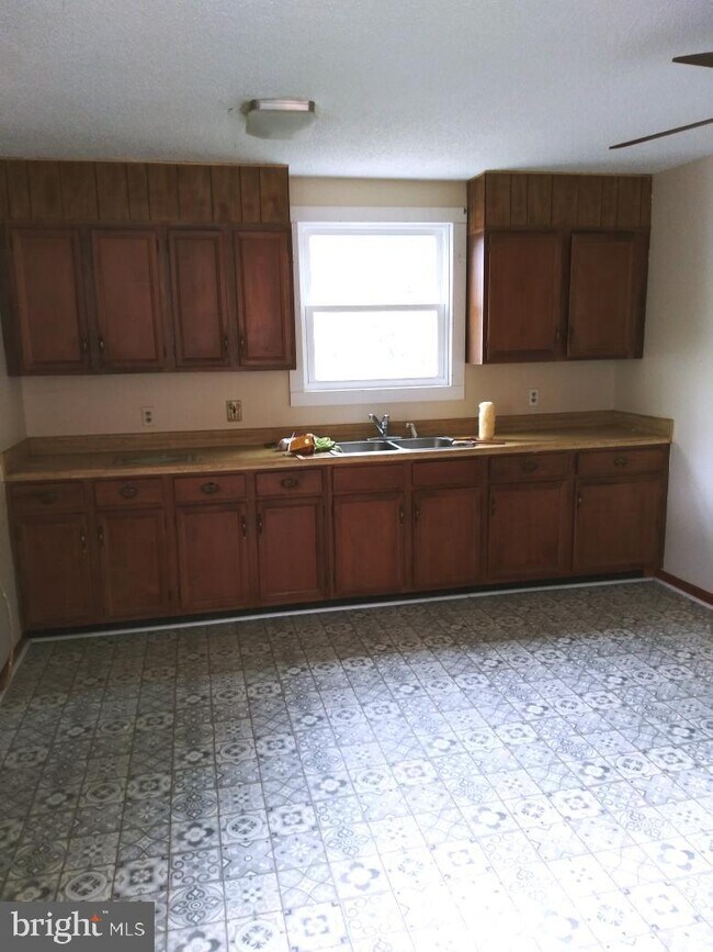 Building Photo - 451 Harmison Pl
