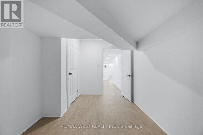 Building Photo - 339 Fleetwood Dr