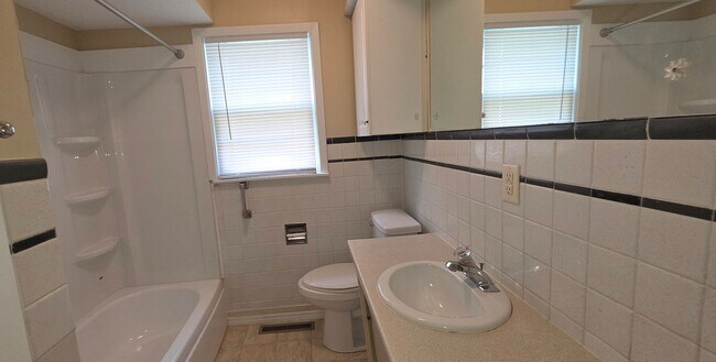 Foto del edificio - 3 BR 2 BA 2 Living Areas! Glendale Schools!  $1295