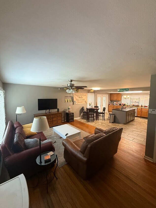 Foto principal - 3/2 Single Family Home Close to FSU!