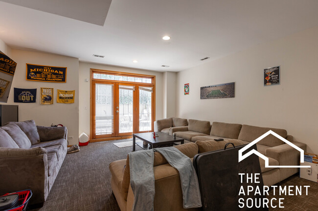 Foto del edificio - 2743 N Southport Ave