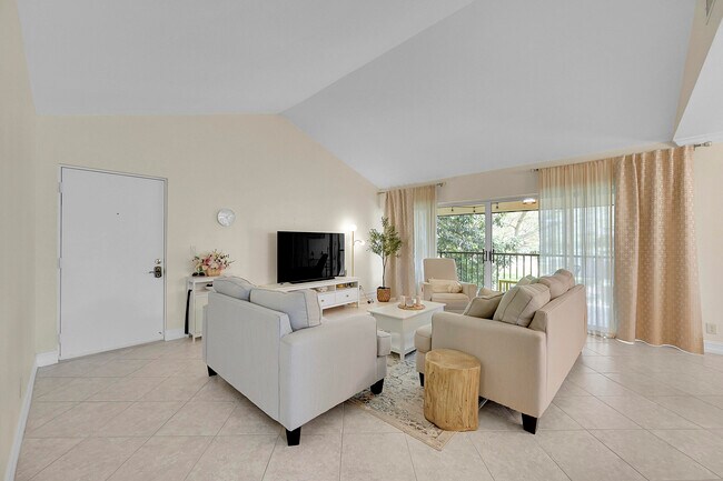 Foto del edificio - 6245 Old Court Rd