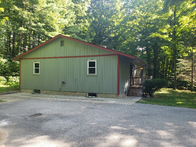 Building Photo - 4055 S Thornapple Hollow