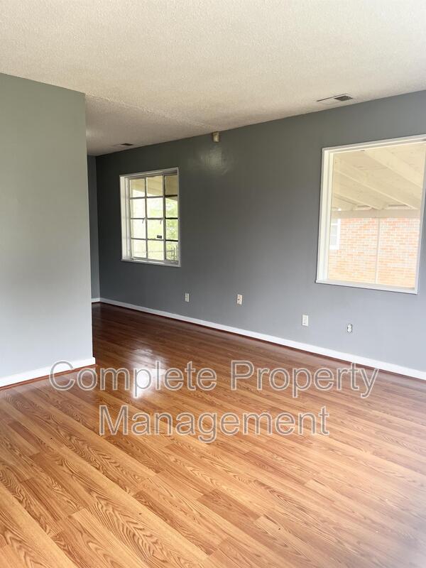 Building Photo - 1132 Rayfield Dr