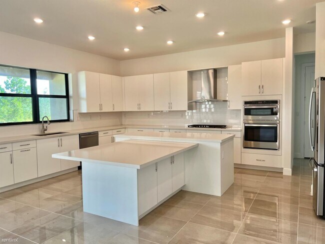 Foto del edificio - 5 br, 5.5 bath House - 12745 Bayside Ct