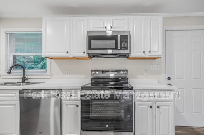 Building Photo - 201 Howell St