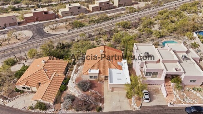 Building Photo - Three Bedroom/Two Bath Home