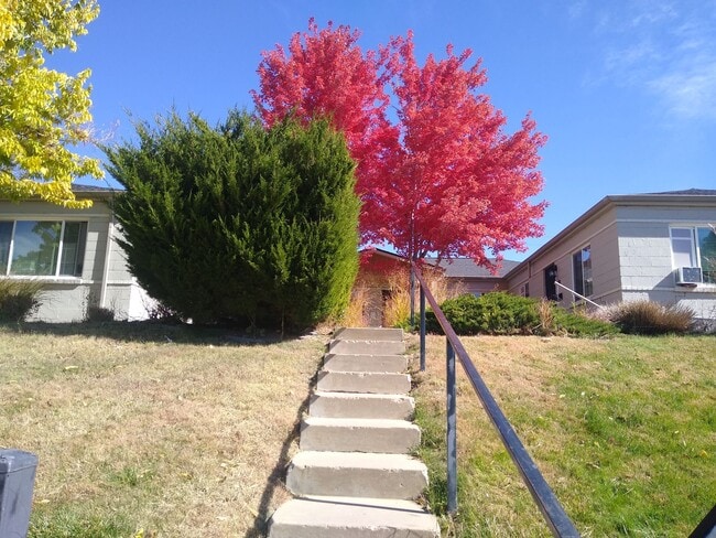 Mountain View 2 Bedroom 1 Bath Duplex on a Hill - Mountain View 2 Bedroom 1 Bath Duplex on a Hill Townhome