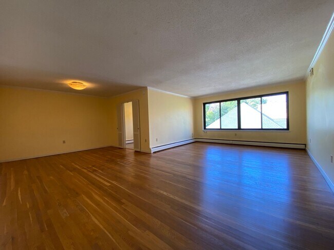 Foto del edificio - Concord Condo - Heat and Hot Water Included!