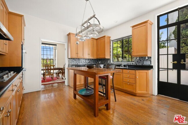 Foto del edificio - 333 Dalehurst Ave