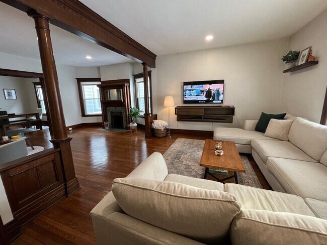 Foto del edificio - 166 Blaine Ave