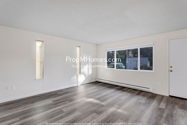 Foto del edificio - Freshly Renovated 2-Bedroom Duplex in Desi...