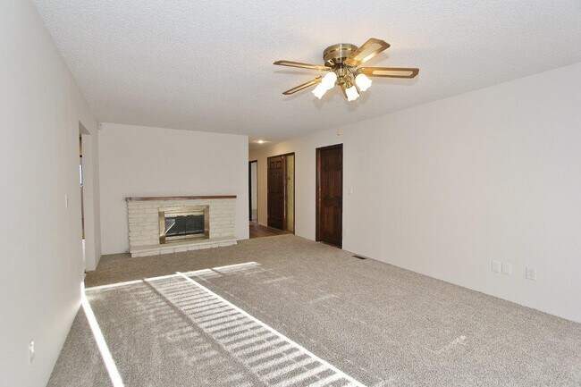 Foto del edificio - 2412 Robert Ave