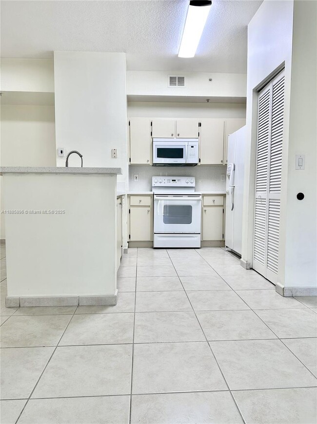 Foto del edificio - 7280 NW 114th Ave