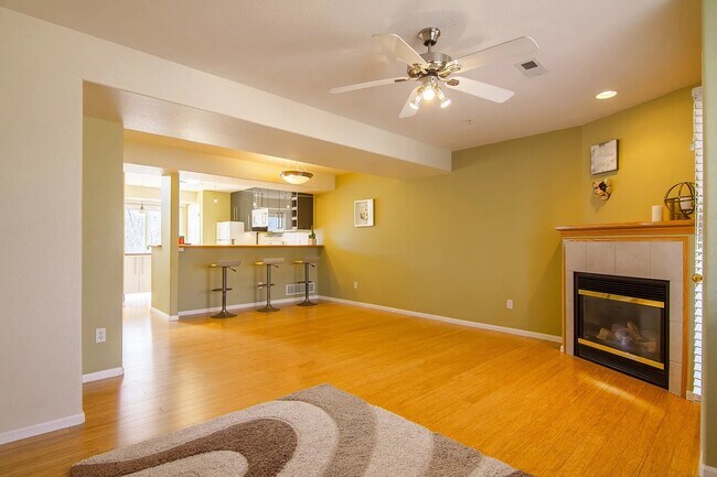 Foto del edificio - 4973 Noble Park Pl