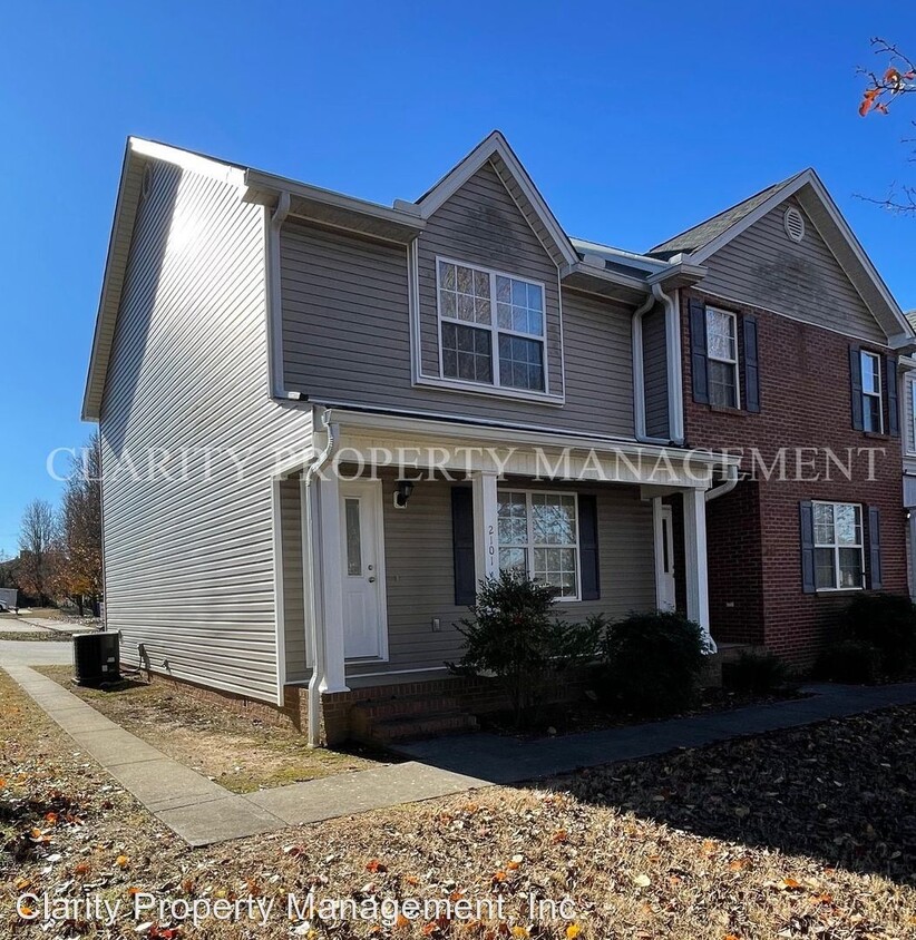 2 br, 2.5 bath House - ***2101 Candies Lan... - House Rental in ...